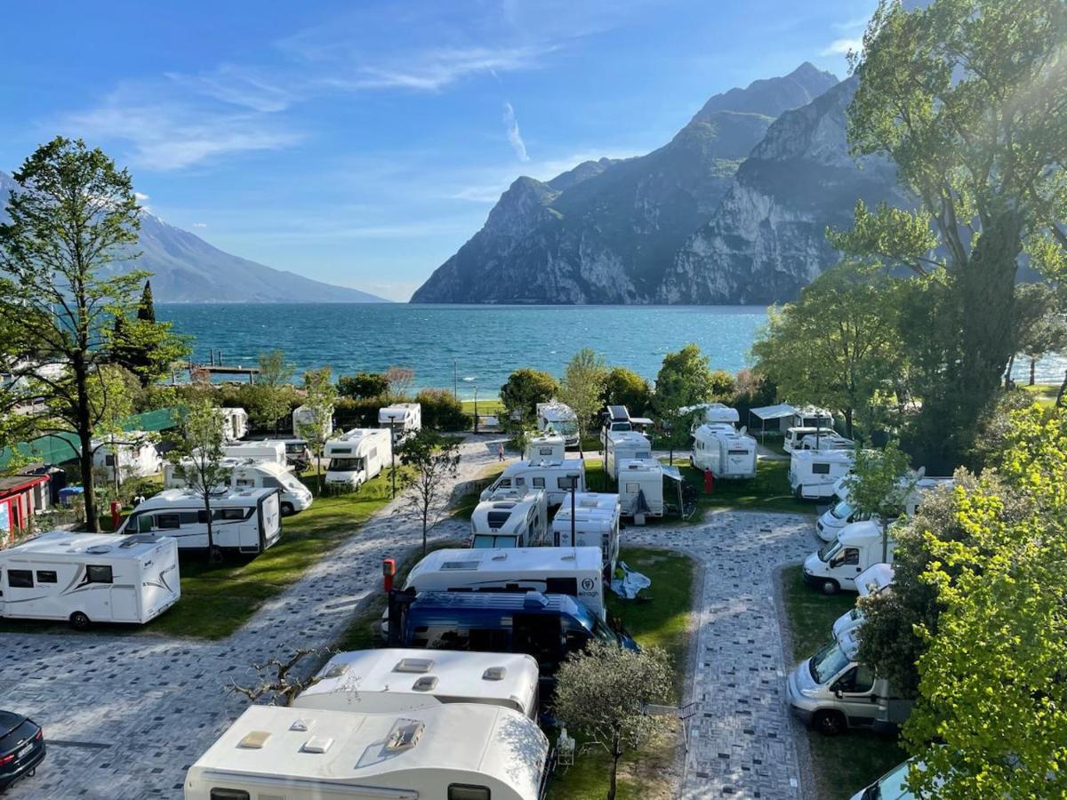 Al Lago Camping & Rooms Рива дел Гарда Екстериор снимка